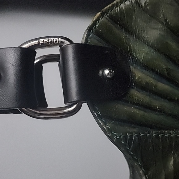 Fendi- Olive Trapezio bag - Picture 2 of 8